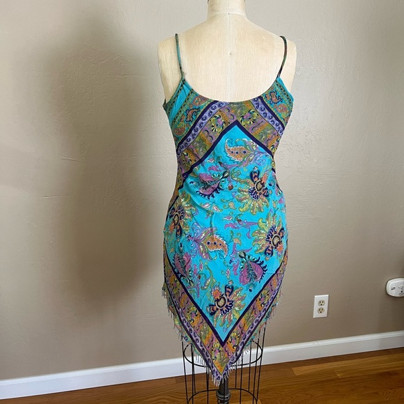 Island style dress, perfect for warm weather events. - Picture 2 of 2